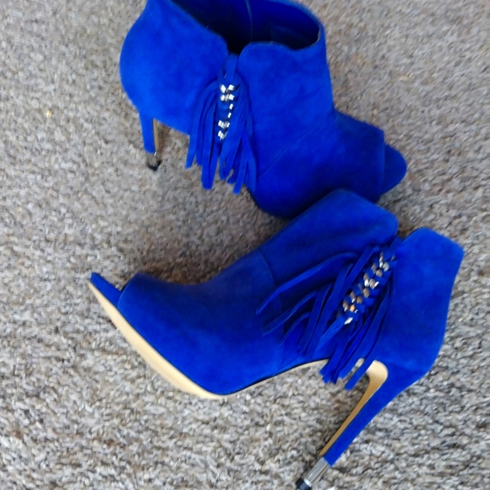 Guess low cut boots.open toe and six inch heel. Suede, Royal blue.